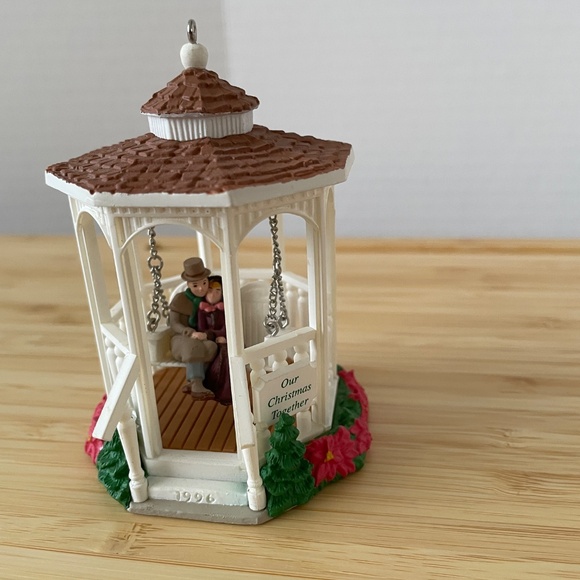 Lot 3 Hallmark Ornaments 1988 Club Sleigh 1990 Wishing Well 1996 Gazebo NO boxes - Picture 5 of 10